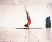 Pincha mayurasana (photo: Kathryn Faulkner) Pincha mayurasana (photo: Kathryn Faulkner)